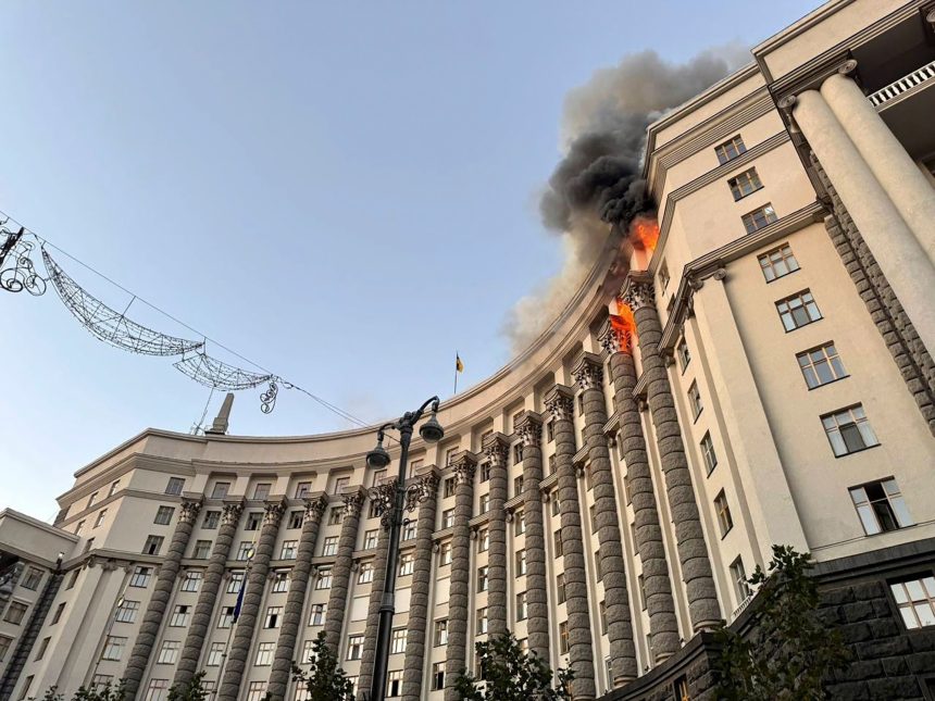 Rusia intensifica ataques en Ucrania: Drones alcanzan el Gobierno de Kiev