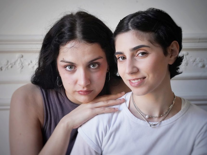 Miranda y Zoe: Las Amigas que Brillaron en el Thriller de Lali Espósito
