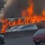Incendio de micro escolar en la Panamericana causa caos vehicular