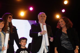 Premios Konex: Celebrando a las Estrellas de la Música Popular
