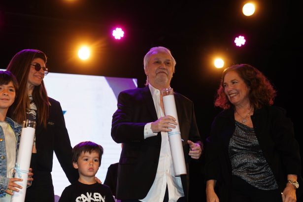 Premios Konex: Celebrando a las Estrellas de la Música Popular