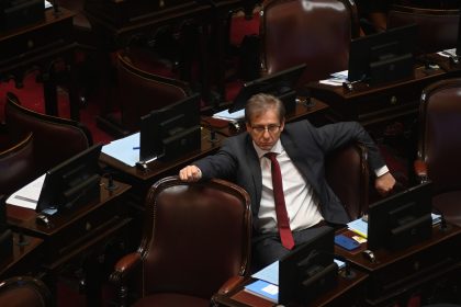 Senador Radical Asegura Votos Sólidos para Rechazar Veto de Milei