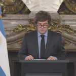 Milei revela presupuesto: más fondos para educación y salud sin negociar equilibrio fiscal
