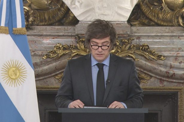 Milei revela presupuesto: más fondos para educación y salud sin negociar equilibrio fiscal