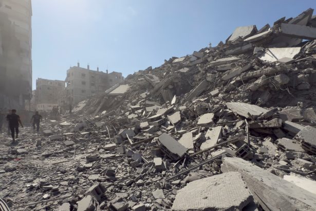 El colapso de la Torre Ghafri: el rascacielos de Gaza en llamas