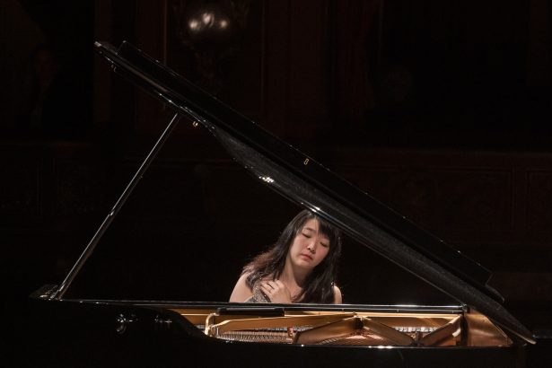 Claire Huangci desata magia en el Colón con Ravel y Mussorgsky