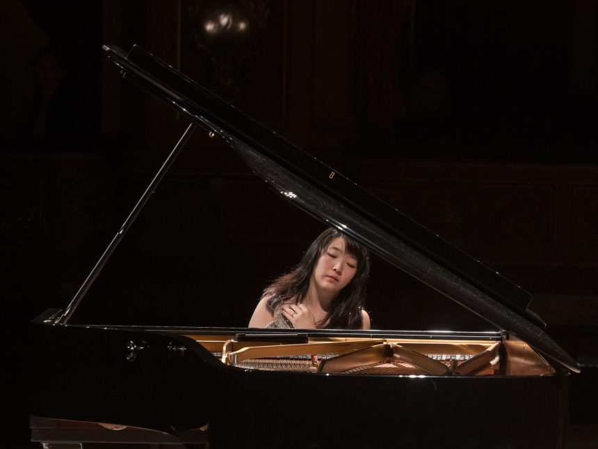 Claire Huangci desata magia en el Colón con Ravel y Mussorgsky
