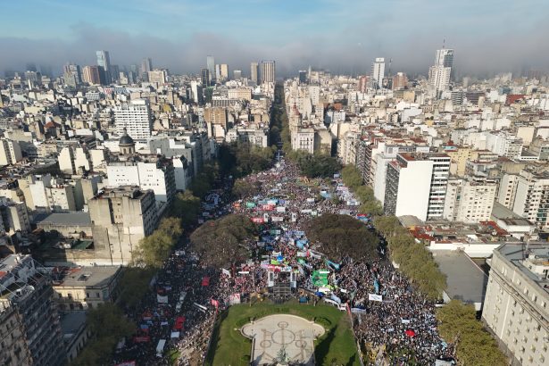 Éxito en la Marcha Federal Universitaria: Celebran el Doble Rechazo a Milei