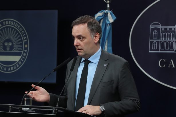 El Gobierno propone: ¿Diputados y senadores renuncian a su sueldo?