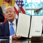 Trump Introduce Visa de $100,000 Anuales y Nueva ‘Tarjeta Dorada