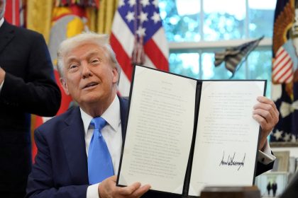 Trump Introduce Visa de $100,000 Anuales y Nueva ‘Tarjeta Dorada