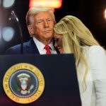 Trump rinde homenaje a Charlie Kirk: ‘Un gran patriota’ ante 73 mil