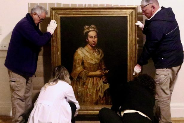 El cuadro nazi hallado en Mar del Plata llega al Palacio de Tribunales