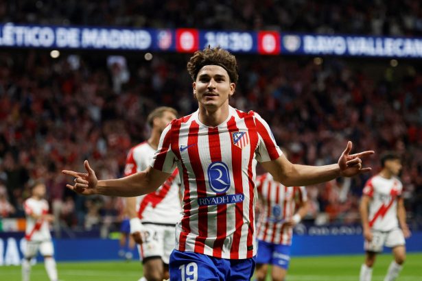 Julián Álvarez deslumbró con hat-trick y reconciliación con Simeone