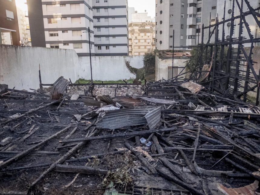 ¿Incendio intencional? Investigan la casilla patrimonial de Mar del Plata