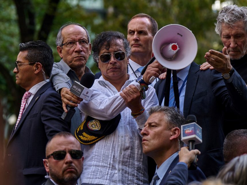 Gustavo Petro y Roger Waters marchan por Gaza en Nueva York