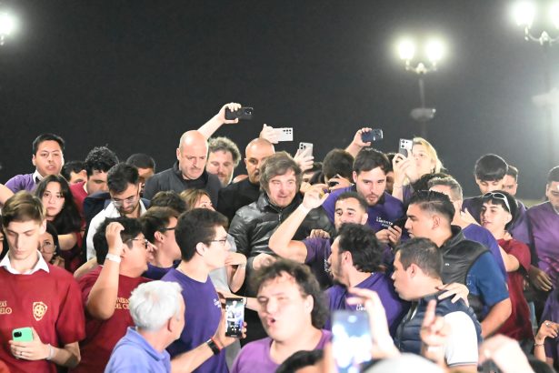 El Gobierno lanza campaña discreta desde la Rosada con nuevos rostros