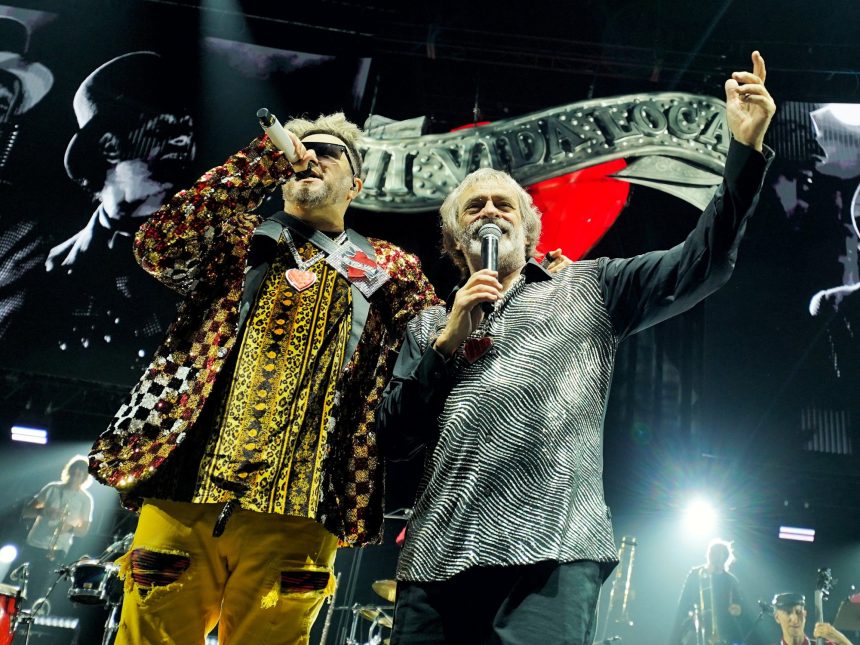 Los Auténticos Decadentes: Celebrando 30 Años de Éxitos con Invitados