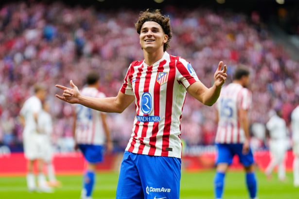 Julián Álvarez deslumbró en el derbi: España a sus pies