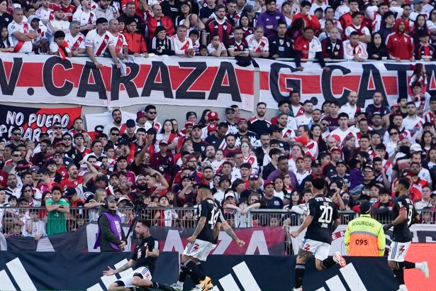 River Plate se hunde: eliminado de la Libertadores y cae ante Riestra