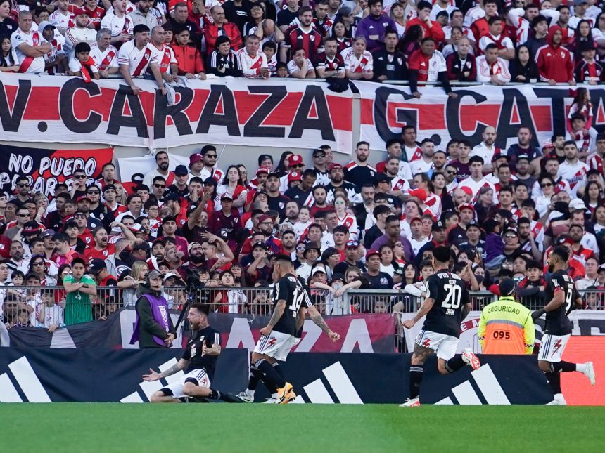 River Plate se hunde: eliminado de la Libertadores y cae ante Riestra