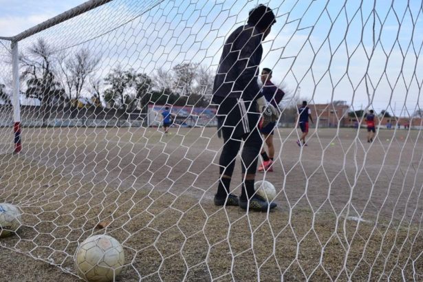 Tragedia en Córdoba: fallecen un joven de 13 y un hombre de 57 jugando fútbol