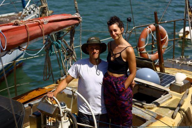 De astrónoma a navegante: la científica que comparte su pasión en el mar