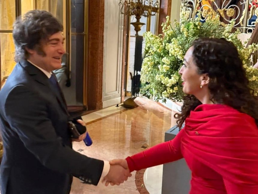 Polémica: Milei saluda a la presidenta de Kosovo, ¿un error diplomático?