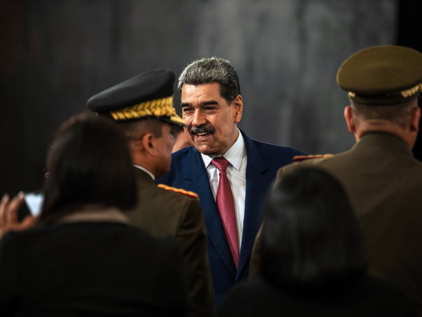 Consejeros de Trump impulsan plan para derrocar a Maduro en Venezuela