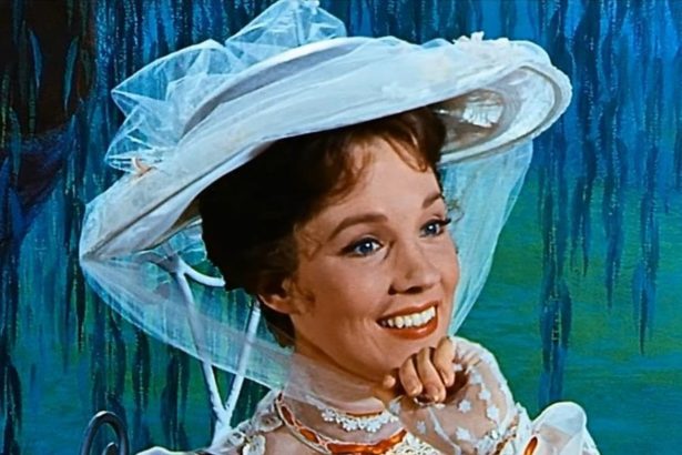 Julie Andrews: 90 años de magia y desafíos en su carrera