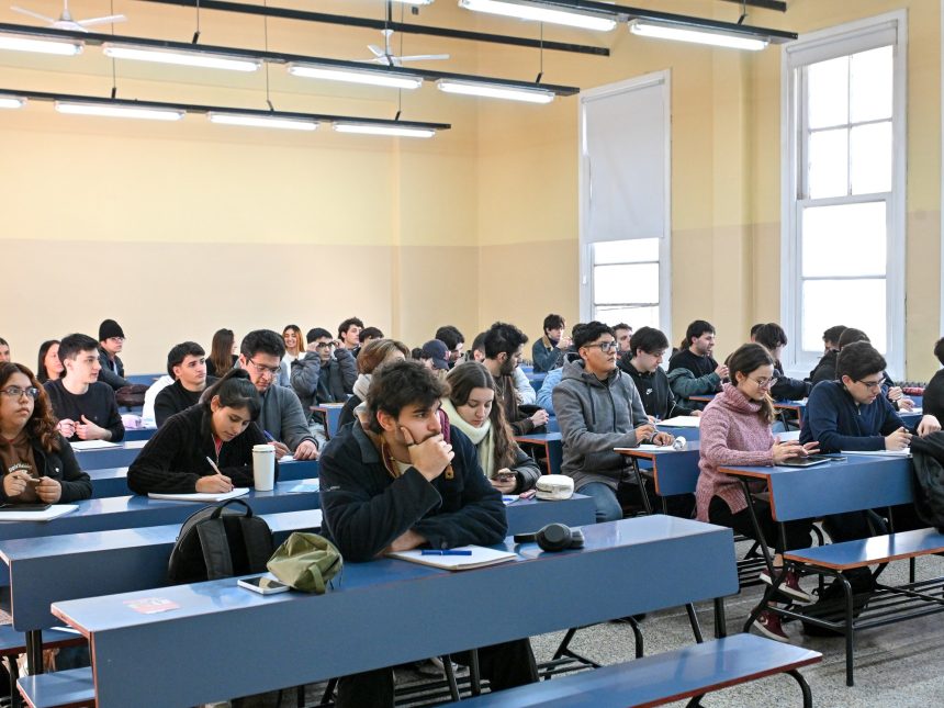 Ranking Universitario: Argentina Desciende, pero Algunas Brillan