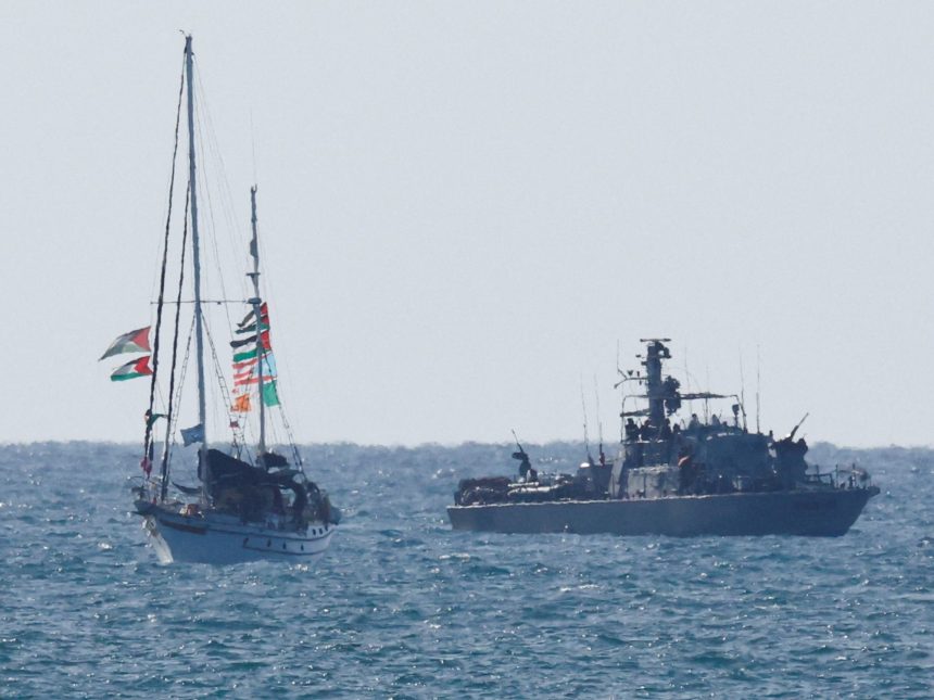 Más de 400 Activistas Detenidos en la Flotilla hacia Gaza: Israel Responde
