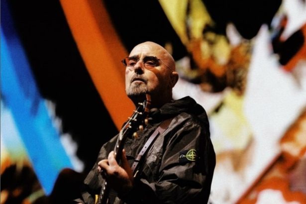 Oasis sigue su gira a pesar del cáncer de Paul ‘Bonehead’ Arthurs