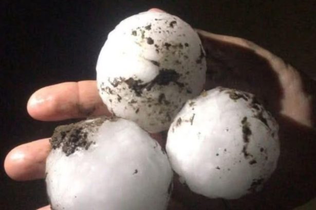 Impactante temporal: granizo del tamaño de pelotas y barrios anegados