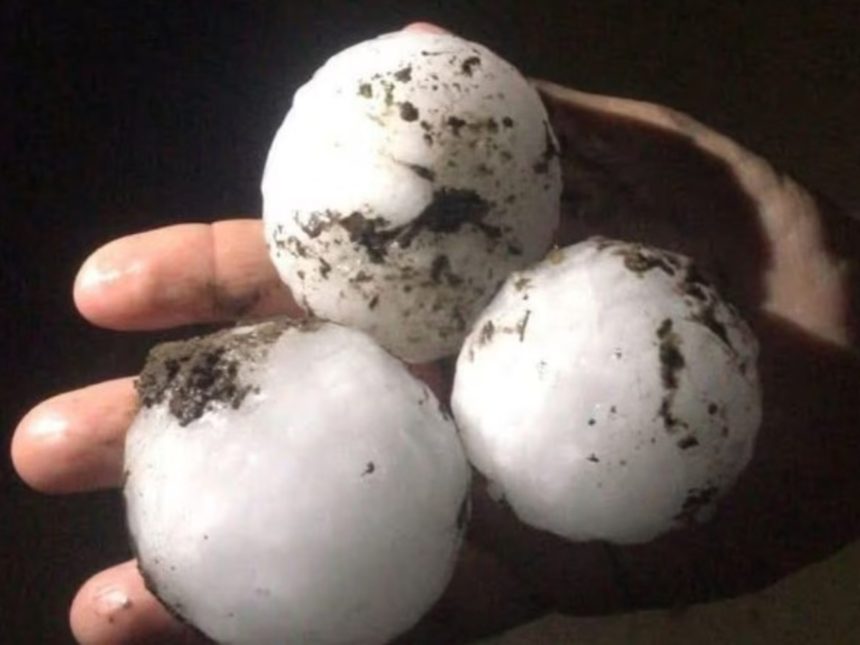 Impactante temporal: granizo del tamaño de pelotas y barrios anegados
