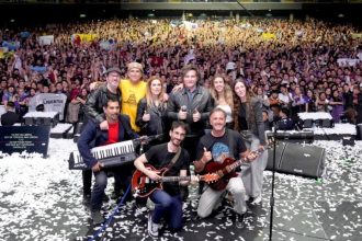 Descubre a los Protagonistas de La Banda Presidencial: Diputados y Coros