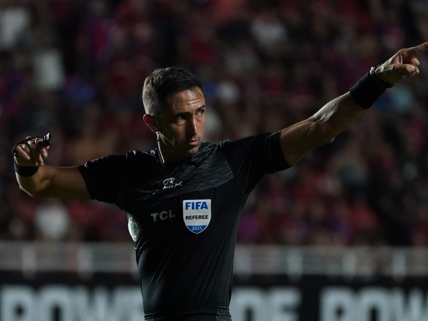Arbitrajes escandalosos: favoritismo, Di María y la ira de Gallardo