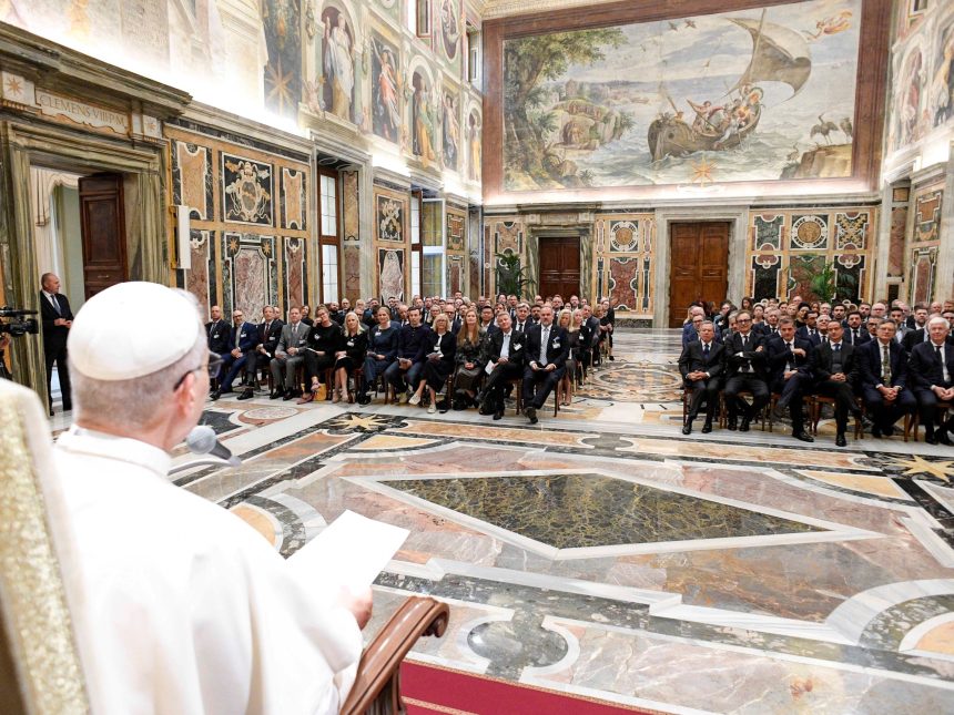 León XIV: El Periodismo de Agencias, Defensa Contra la Posverdad