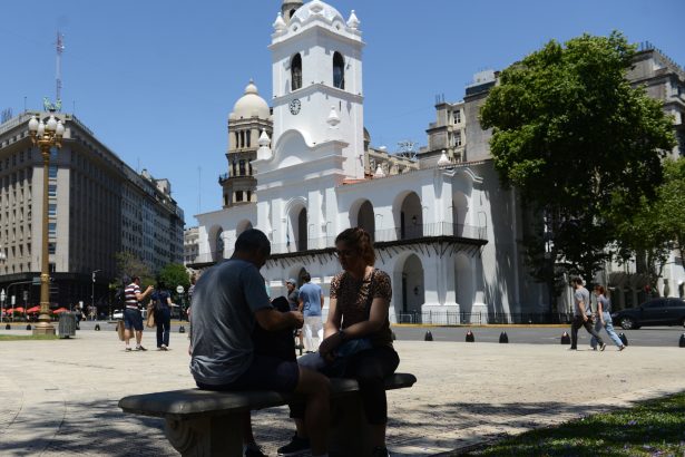 Clima del Fin de Semana Largo: Calor Primaveral y Lluvias en el AMBA