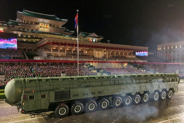 Corea del Norte revela su misil de largo alcance más potente hasta ahora