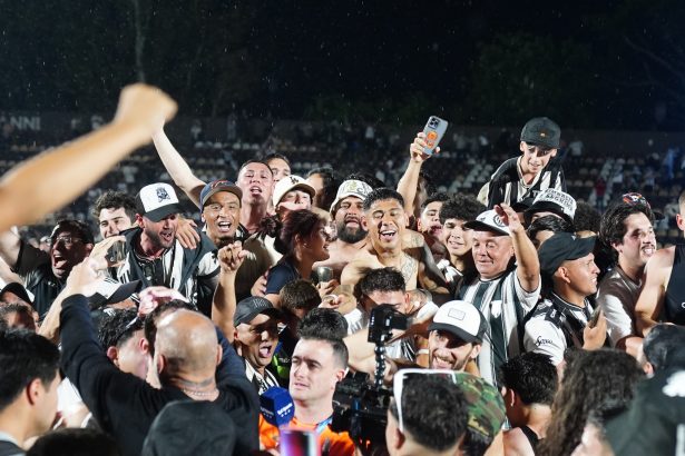 Gimnasia de Mendoza asciende a Primera tras polémica victoria por penales