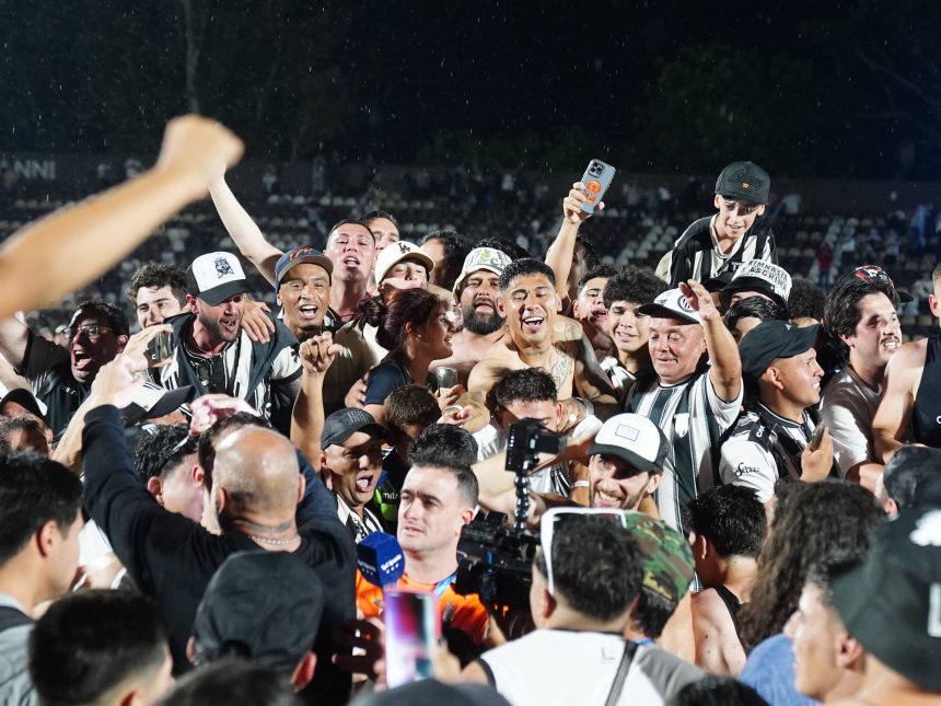 Gimnasia de Mendoza asciende a Primera tras polémica victoria por penales
