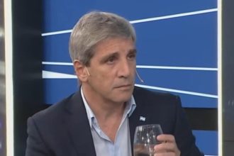 Luis Caputo: EE. UU. listo para seguir comprando pesos en el mercado