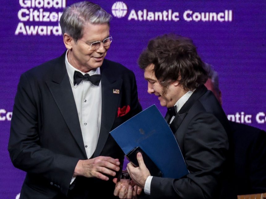 Milei: Plan Económico Firme y Respaldo de EE. UU. Contra el Default