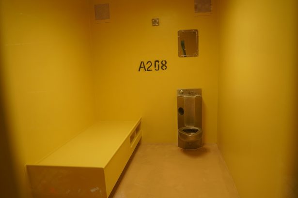 ICE Aumenta Envíos de Migrantes a Guantánamo y Reactiva Operaciones