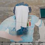 Controversia en Nápoles: Tapan mural de Maradona y comerciantes protestan