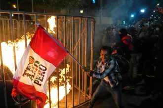 Perú declara estado de emergencia en Lima por protestas masivas