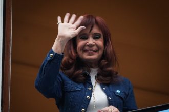 Cristina a sus militantes: ‘El 26 es Milei o Argentina’ – 17 de octubre