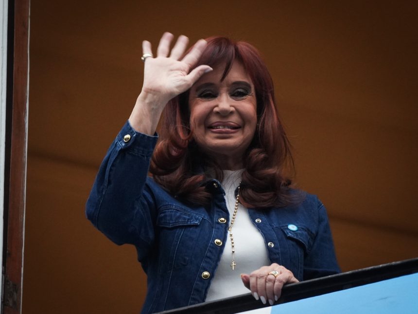 Cristina a sus militantes: ‘El 26 es Milei o Argentina’ – 17 de octubre