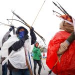 Protesta en Bogotá: Cuatro policías heridos por flechazos en embajada